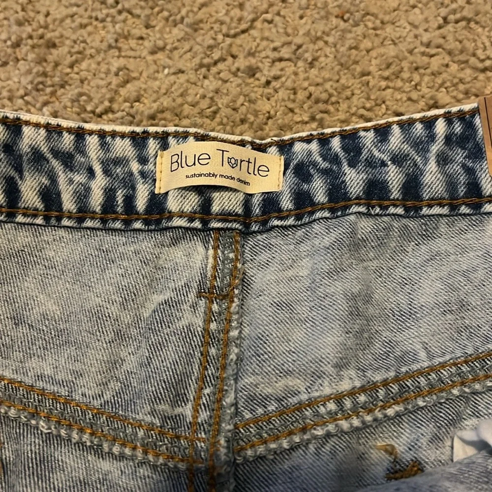 NWT Women’s Blue Turtle Denim Jeans Shorts Large